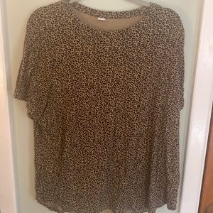 XXL Old navy leopard print tshirt